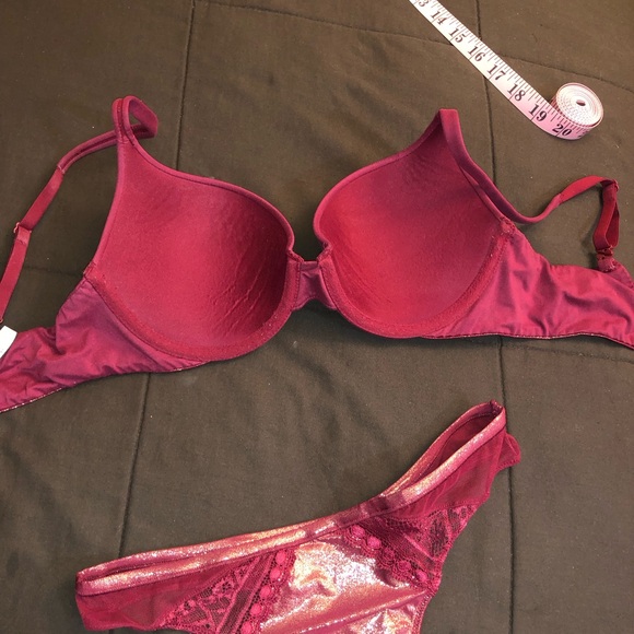 Victoria's Secret Red Bra and Panty Set - Picture 8 of 11